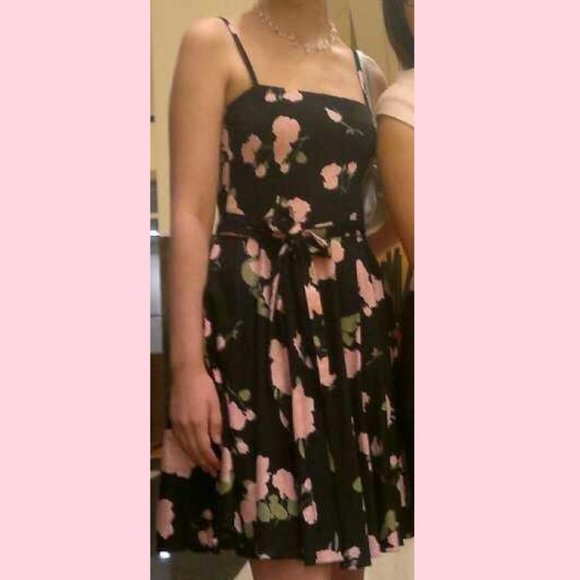 H&M Dresses & Skirts - Tea Rose Dress